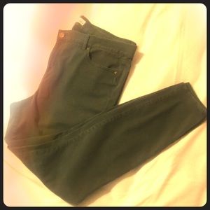 LOFT green “legging” pants